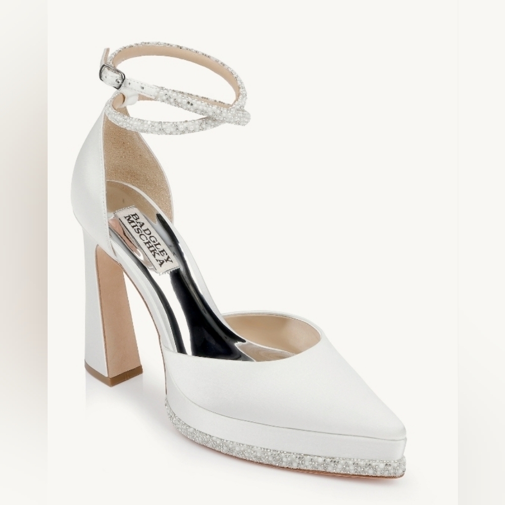 Badgley Mischka Eliana Pointed Platforms Sz. 6